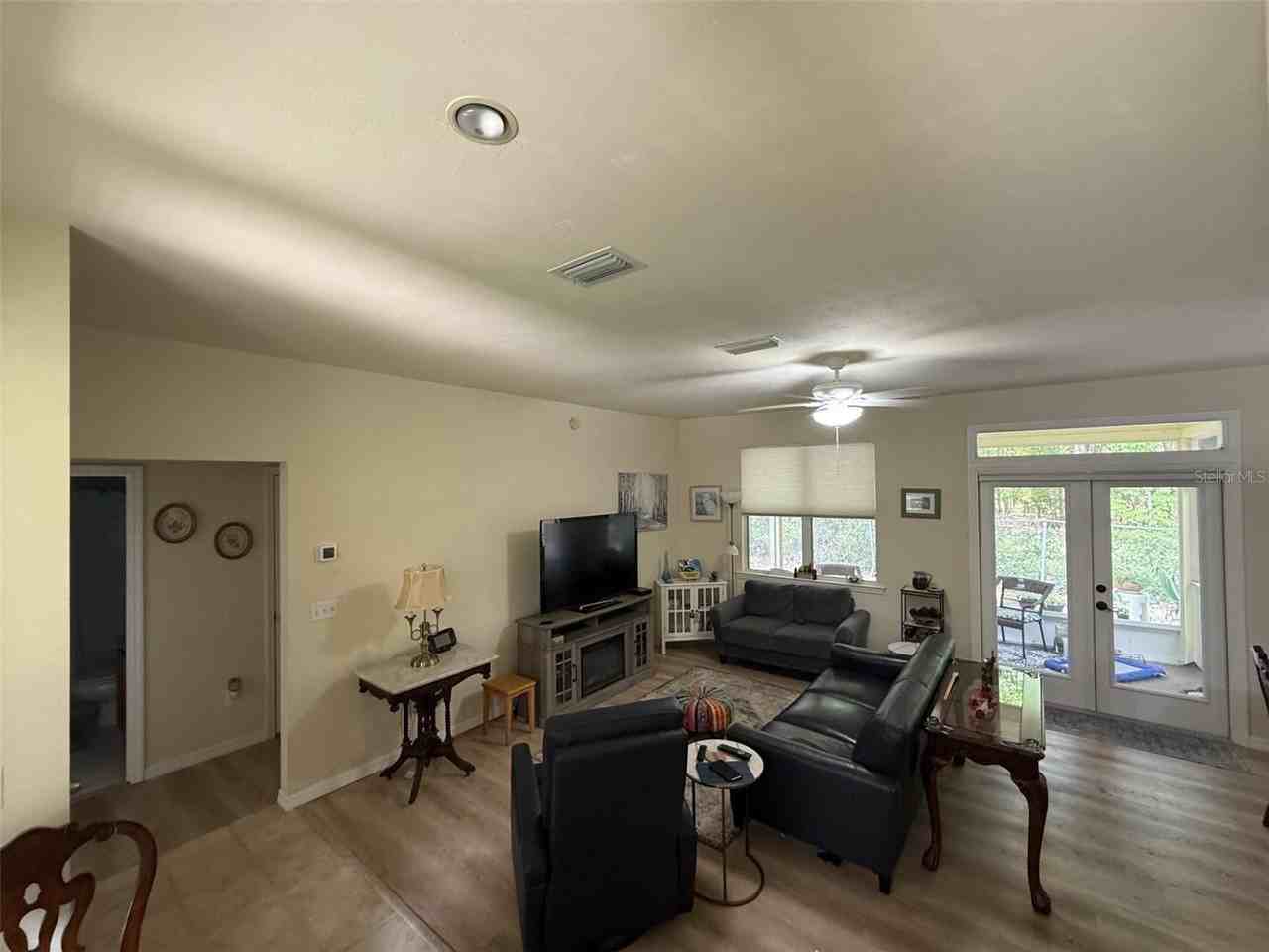 11570 Nw 74th Ter - Photo 6 of 23