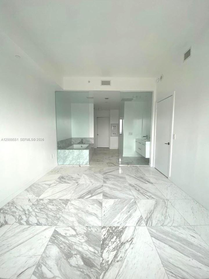 480 Ne 31st St #2403