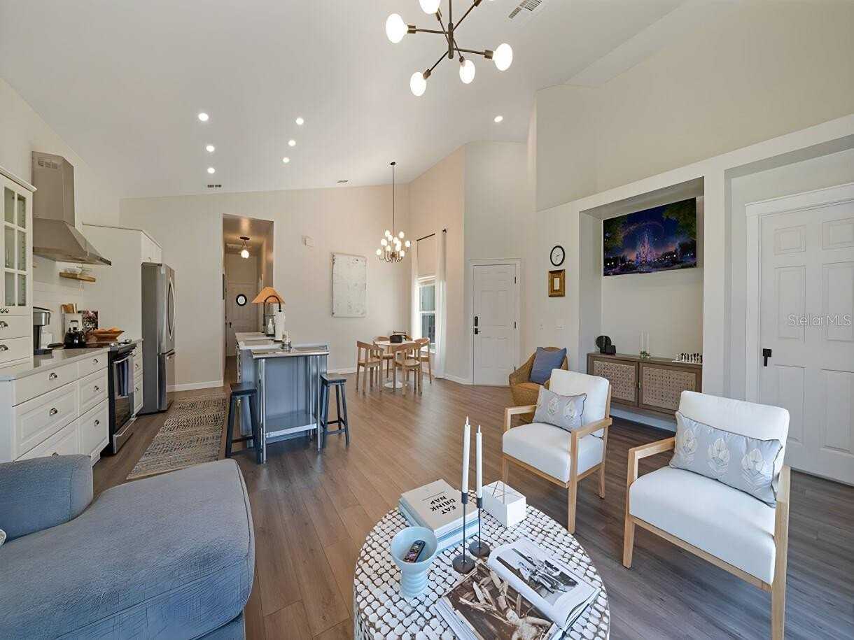 484 Windsor Pl - Photo 3 of 12