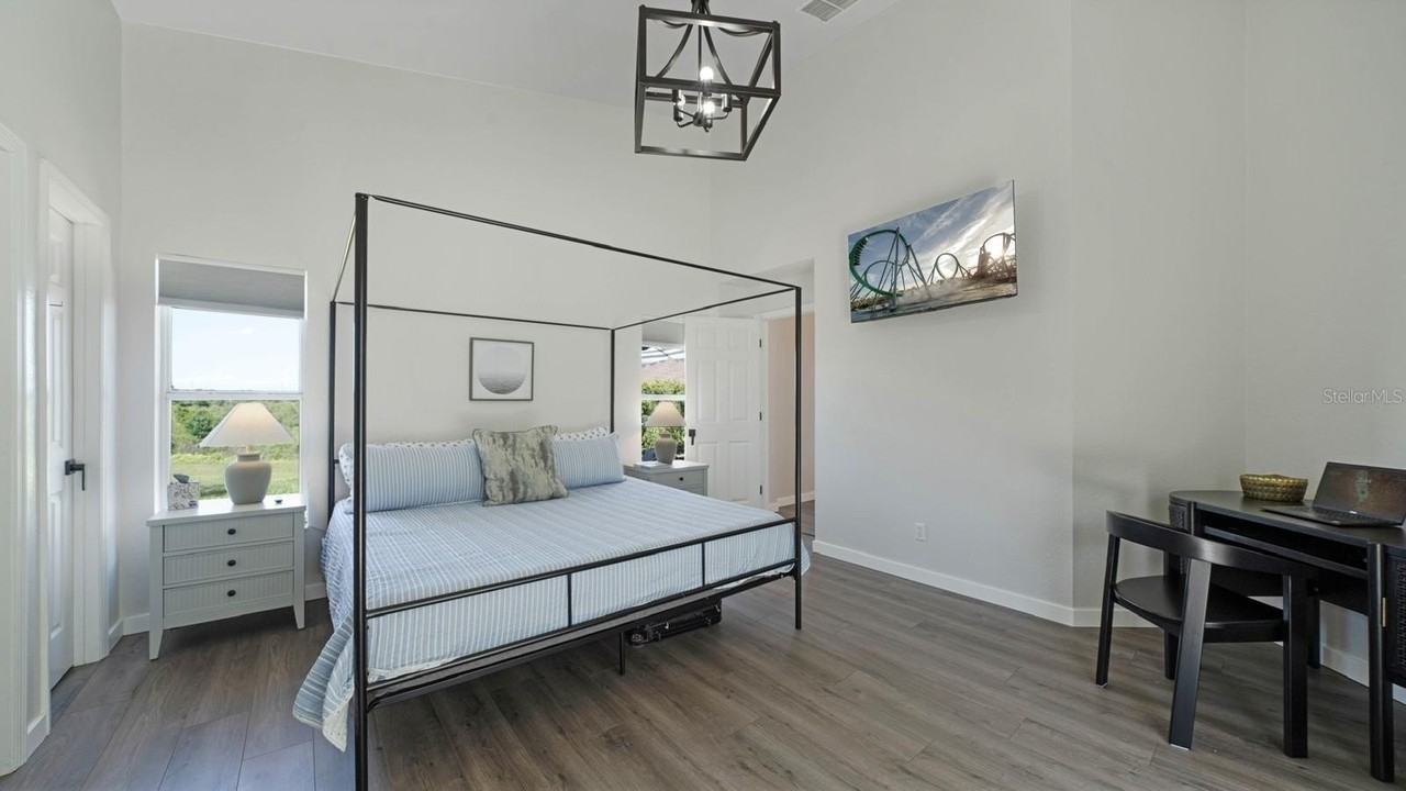 484 Windsor Pl - Photo 6 of 12