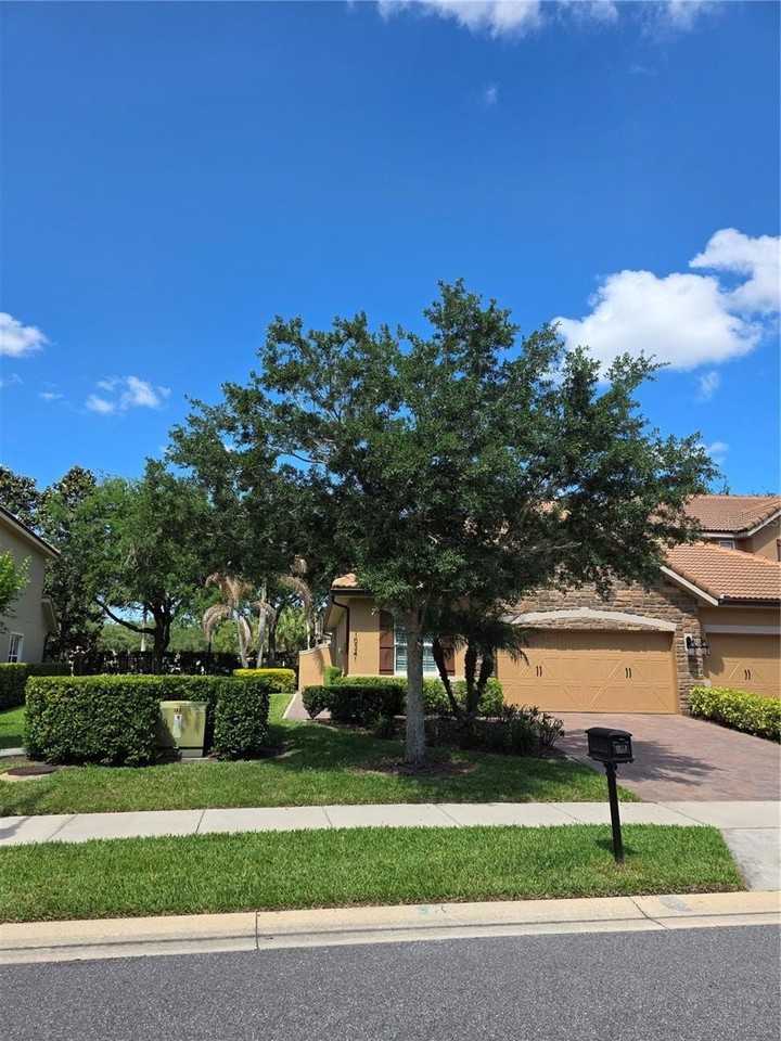 10341 Belfry Cir - Photo 4 of 37