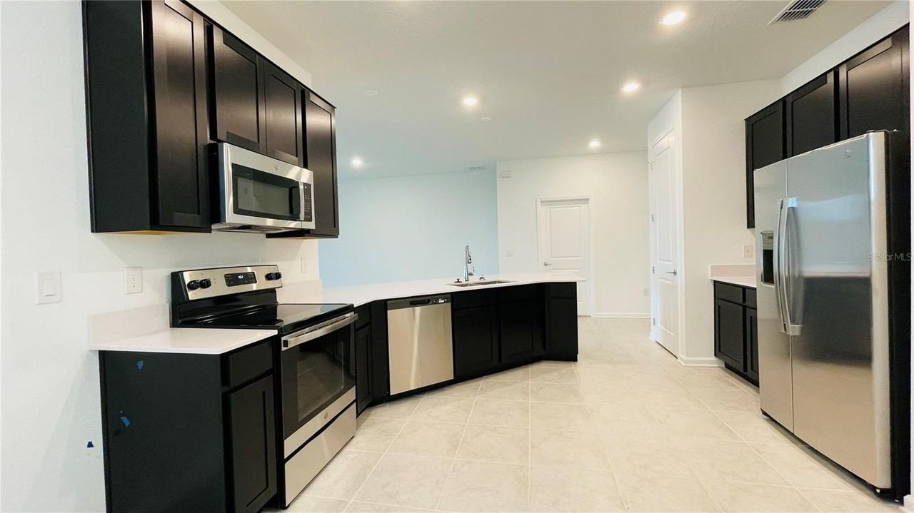 905 Citrus Reserve Blvd - Photo 5 of 39