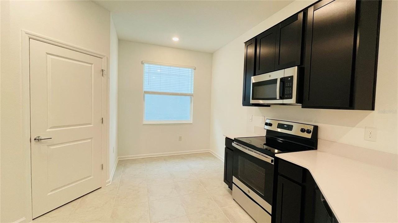 905 Citrus Reserve Blvd - Photo 7 of 39