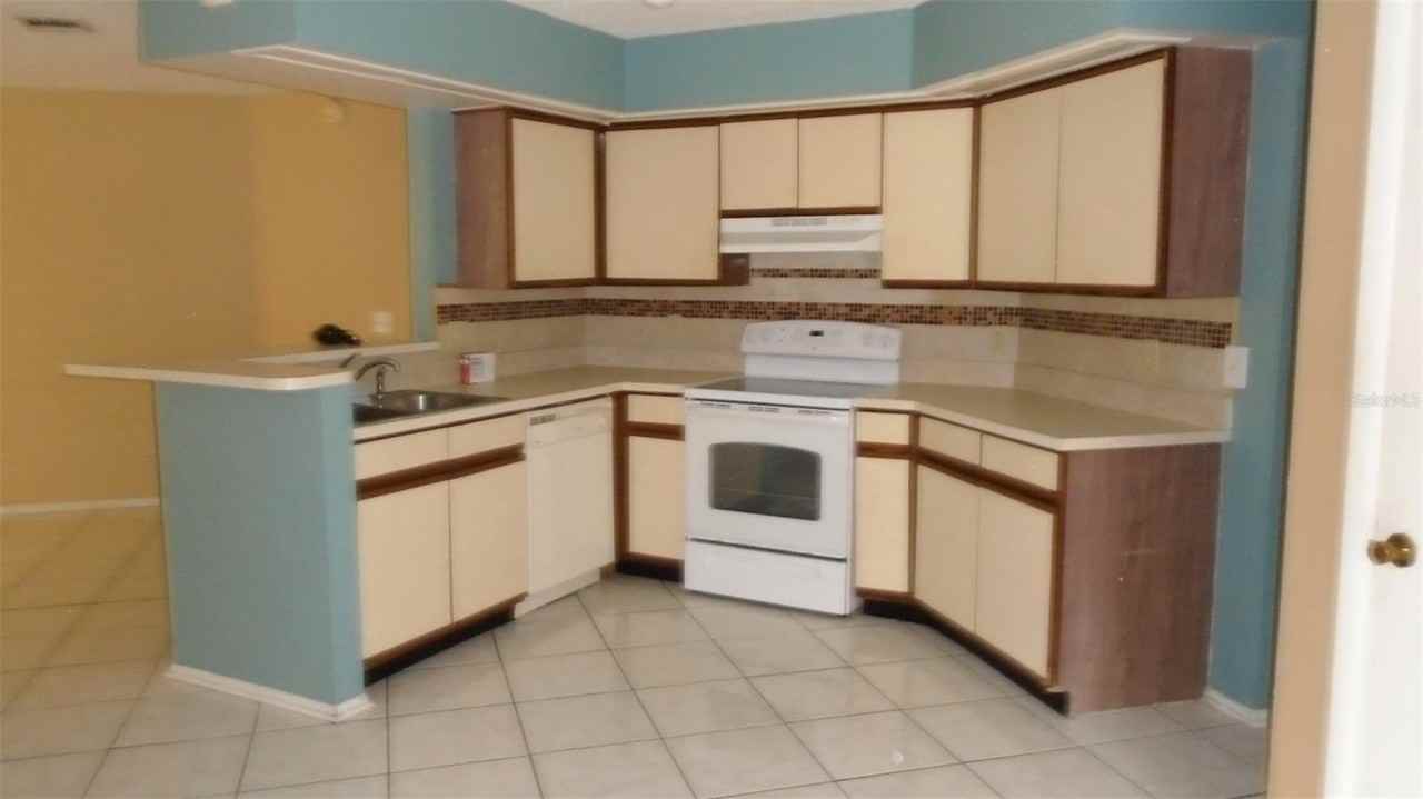 13107 Los Angeles Woods Ln - Photo 2 of 11