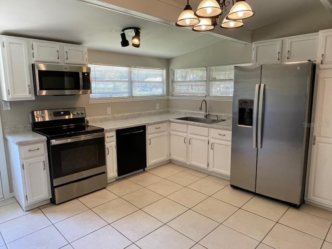 181 E Floyd Ave - Photo 4 of 15