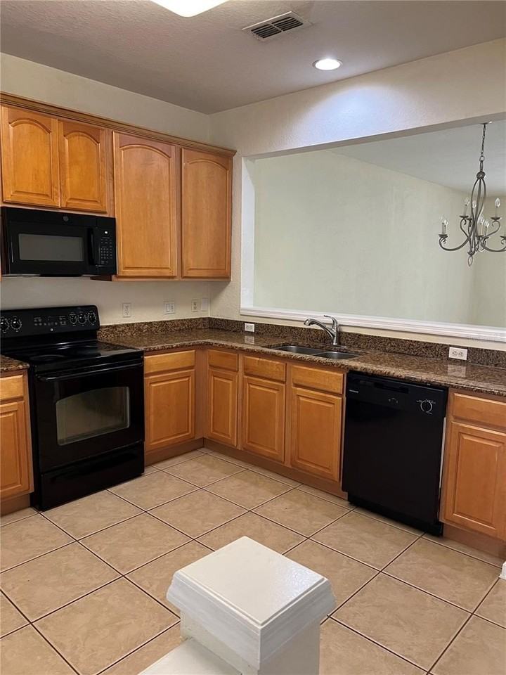 7041 Cadiz Blvd - Photo 2 of 7