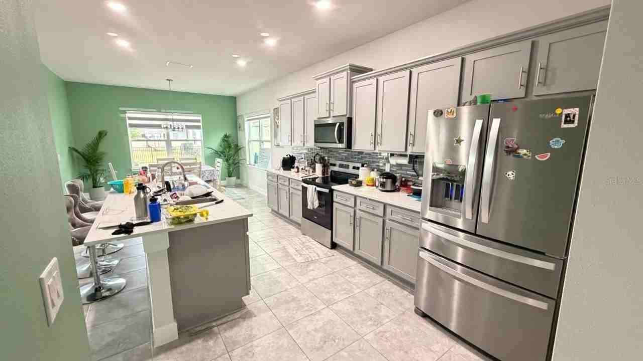 1046 Grantham Ln Se - Photo 2 of 11