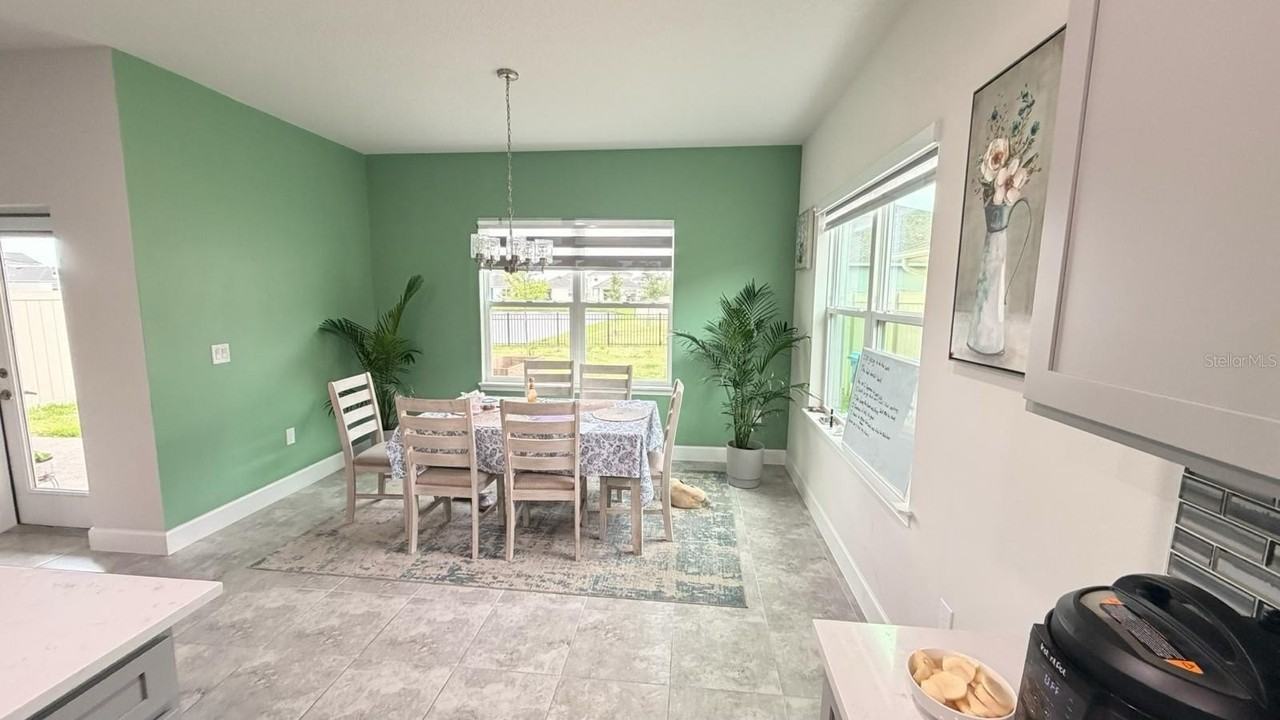 1046 Grantham Ln Se - Photo 3 of 11