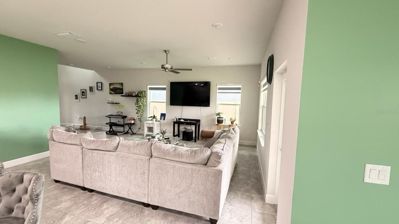 1046 Grantham Ln Se - Photo 4 of 11