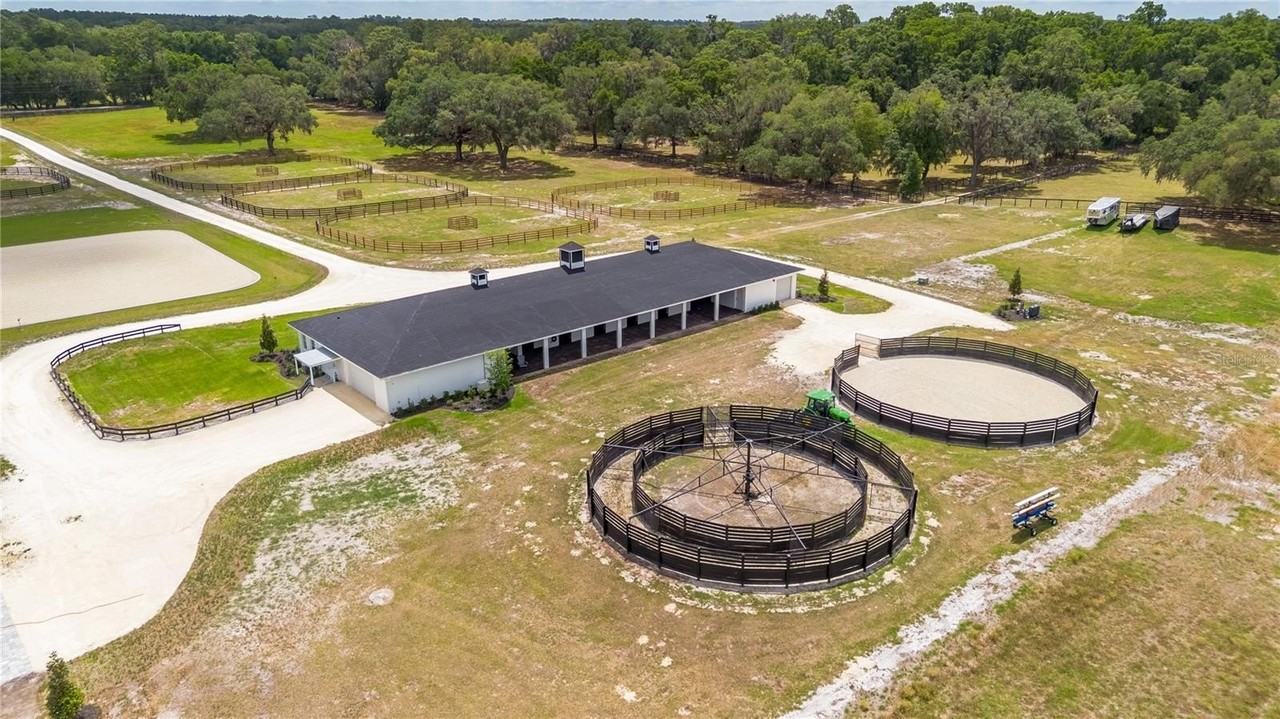 6170 Nw 135th Ave - Photo 4 of 49