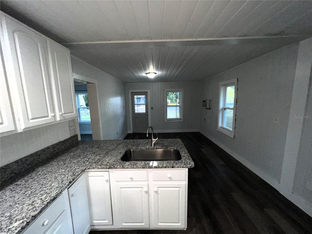 3031 Azalea Ave - Photo 4 of 8