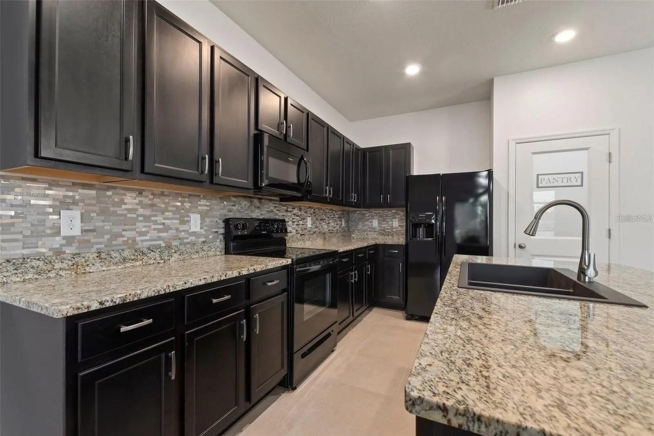 2879 Suncoast Blend Dr - Photo 7 of 35
