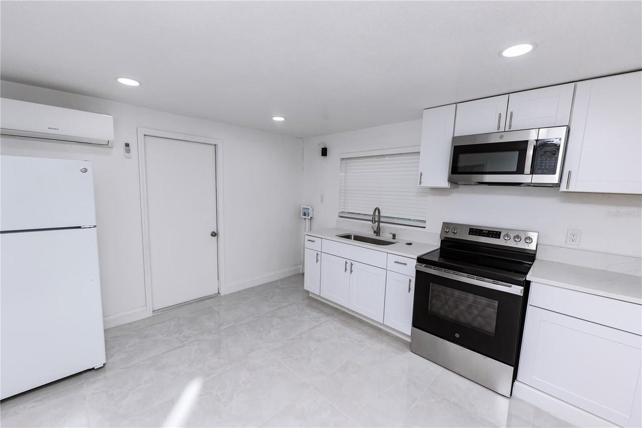 902 Marshall St - Photo 2 of 23