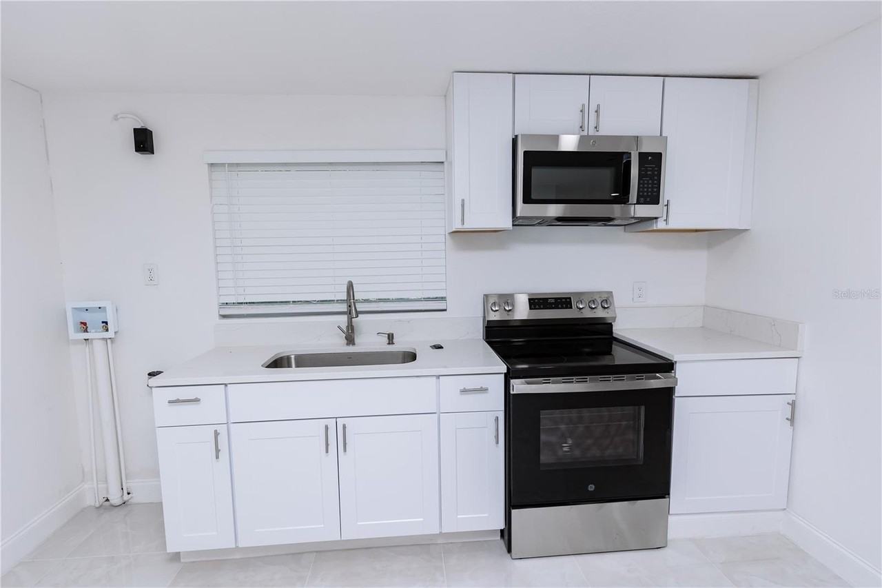 902 Marshall St - Photo 3 of 23