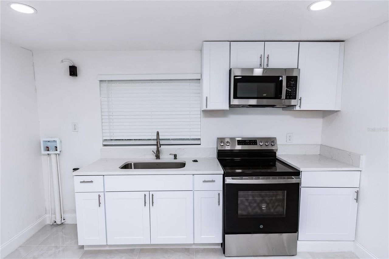 902 Marshall St - Photo 4 of 23