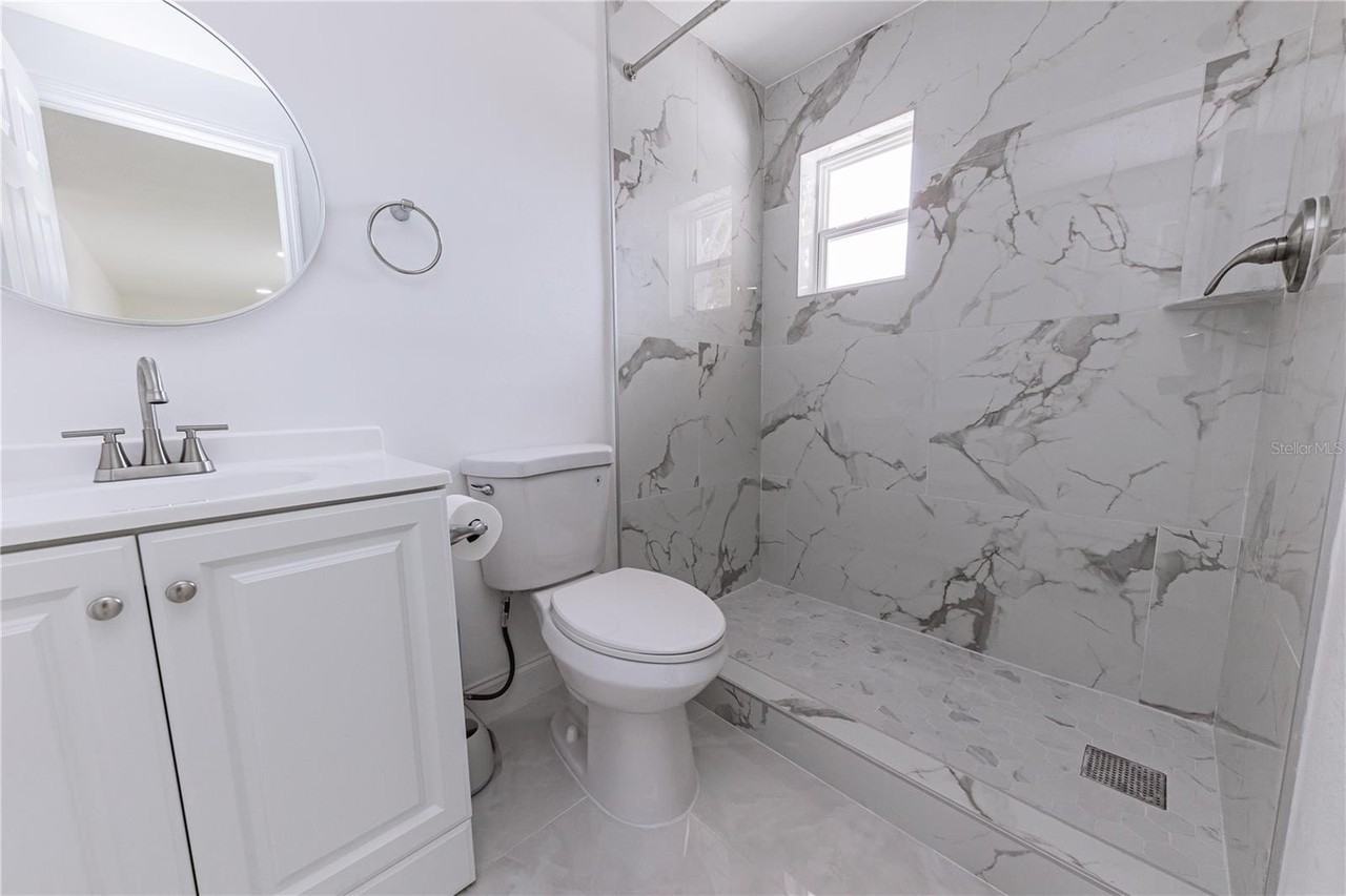 902 Marshall St - Photo 6 of 23