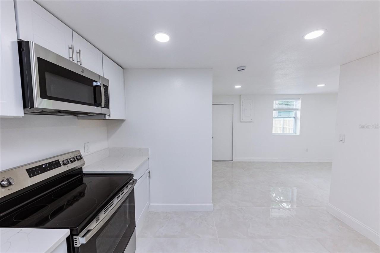 902 Marshall St - Photo 7 of 23