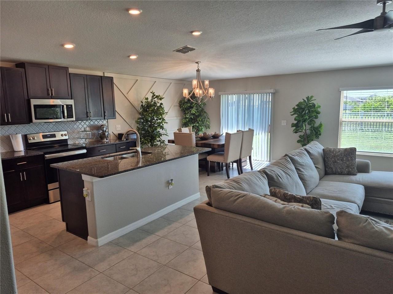 7033 King Creek Dr - Photo 3 of 23