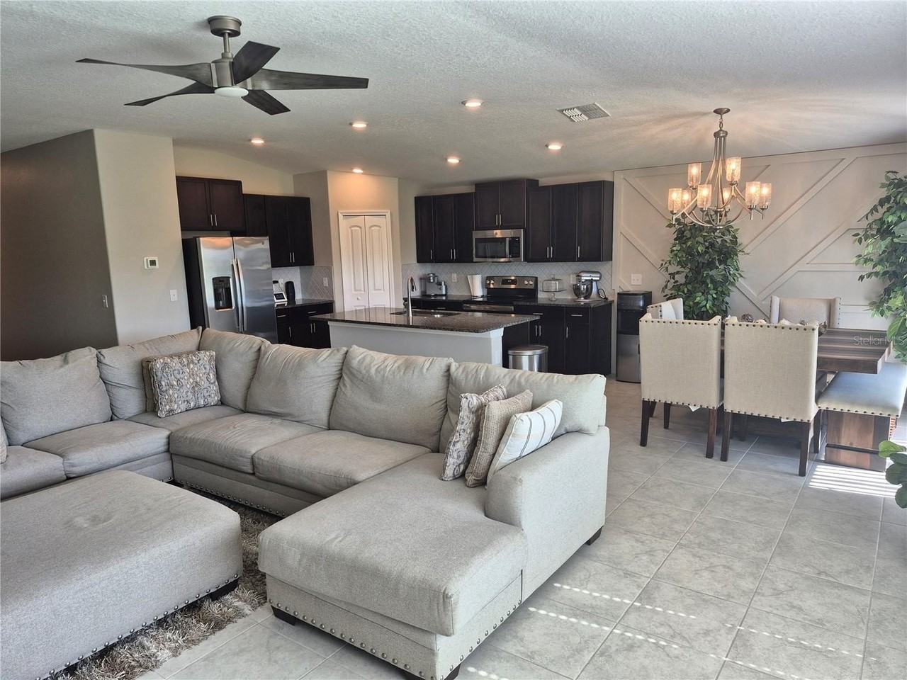 7033 King Creek Dr - Photo 4 of 23