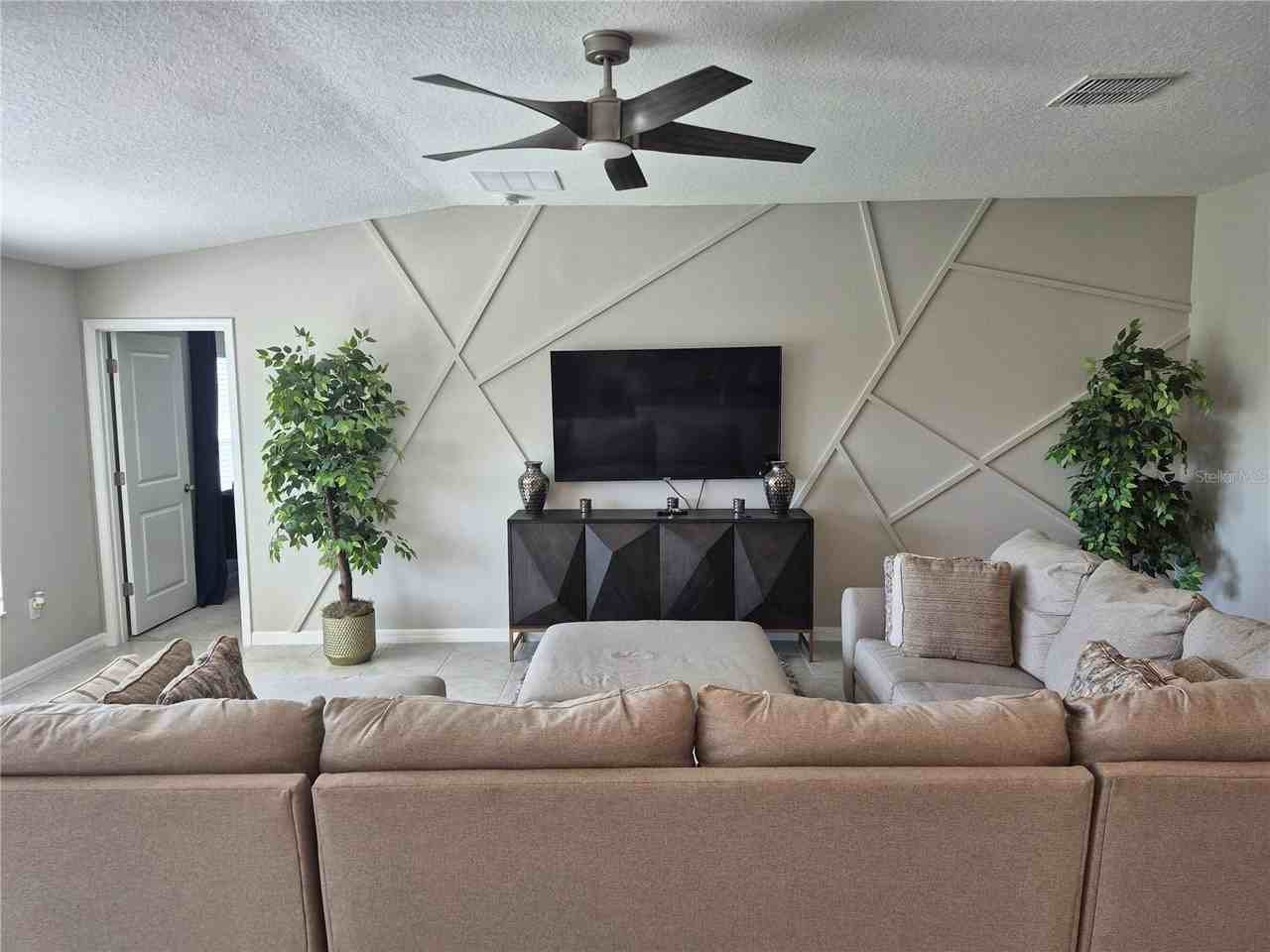7033 King Creek Dr - Photo 5 of 23