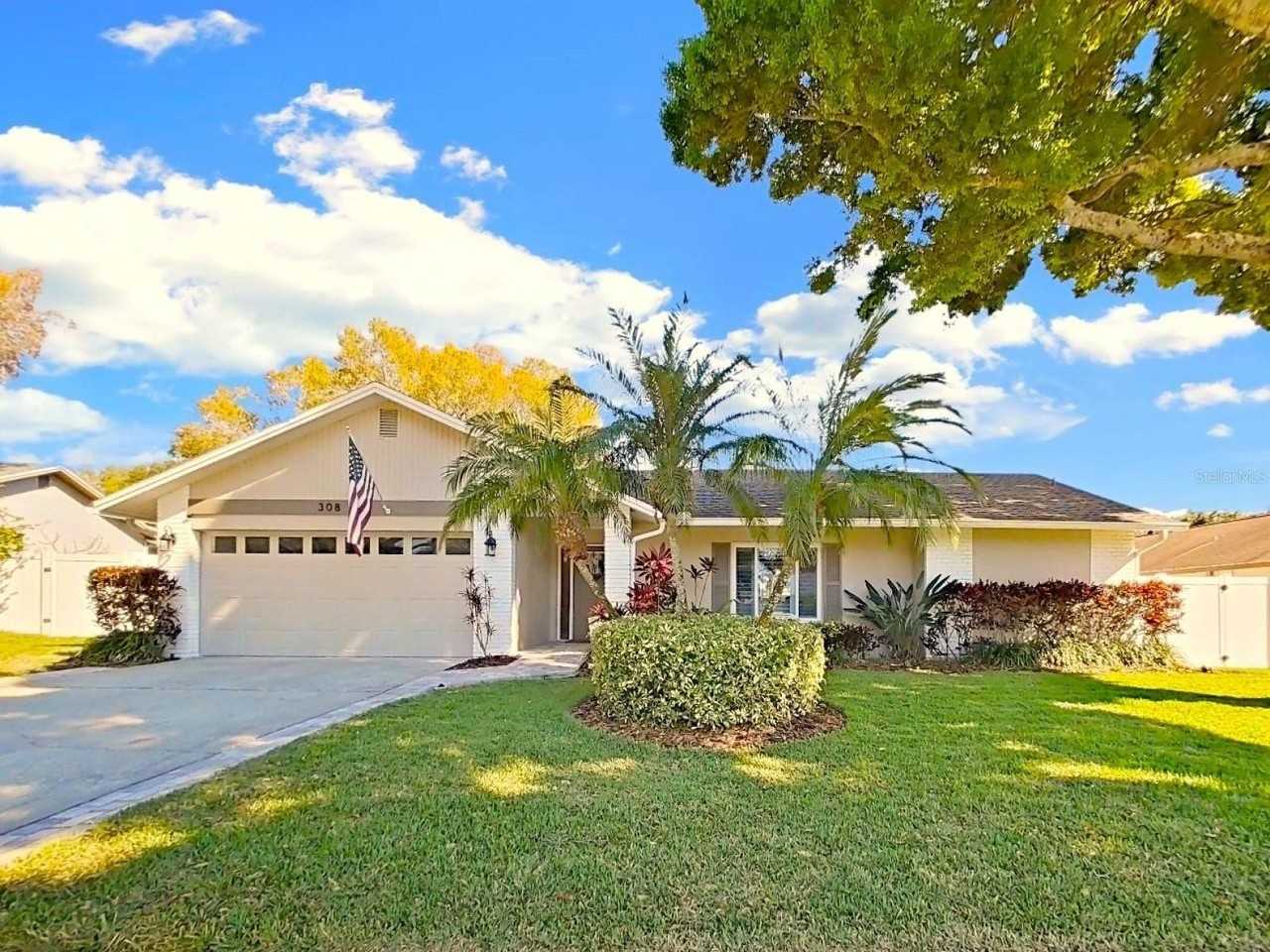 308 Hammock Dr - Photo 2 of 50