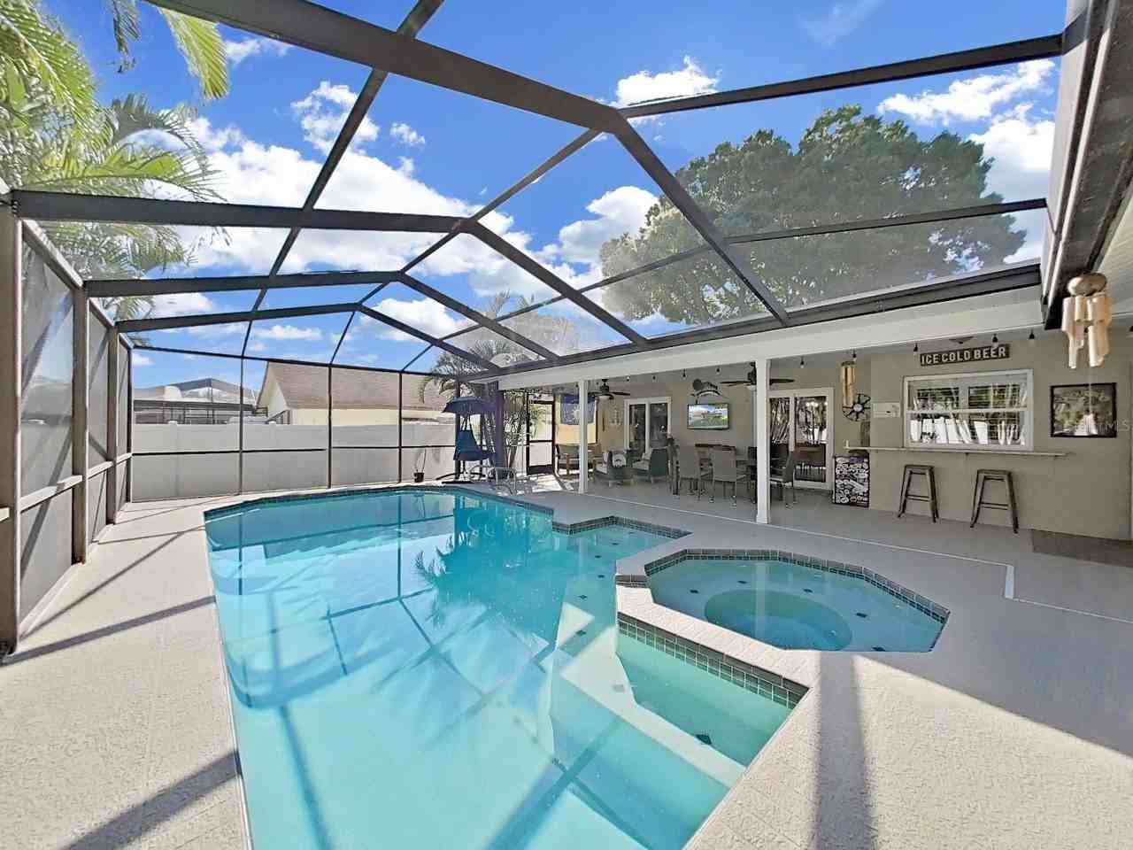 308 Hammock Dr - Photo 3 of 50
