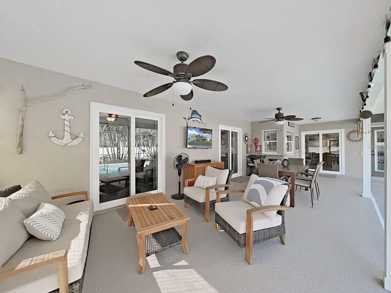 308 Hammock Dr - Photo 4 of 50