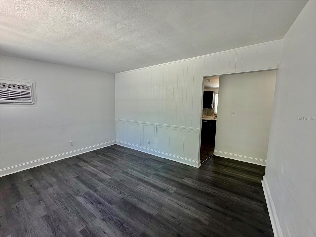 650 Newton Ave S - Photo 3 of 23