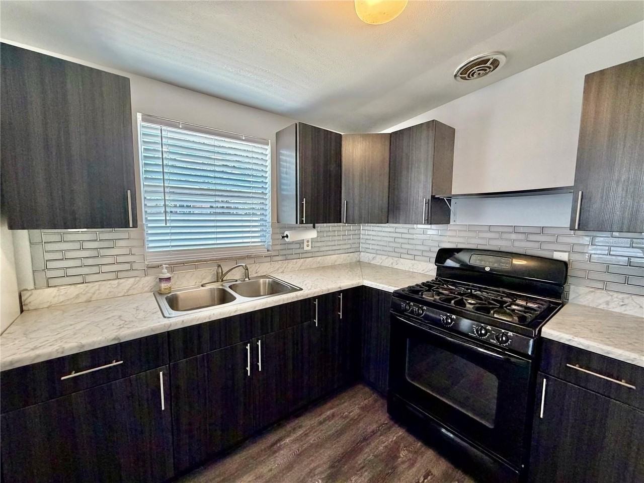 650 Newton Ave S - Photo 7 of 23