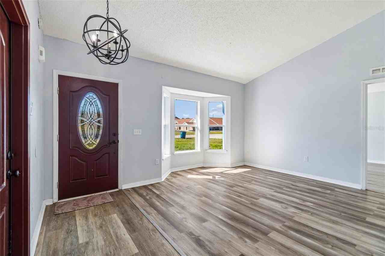 11067 Monarch St - Photo 5 of 31