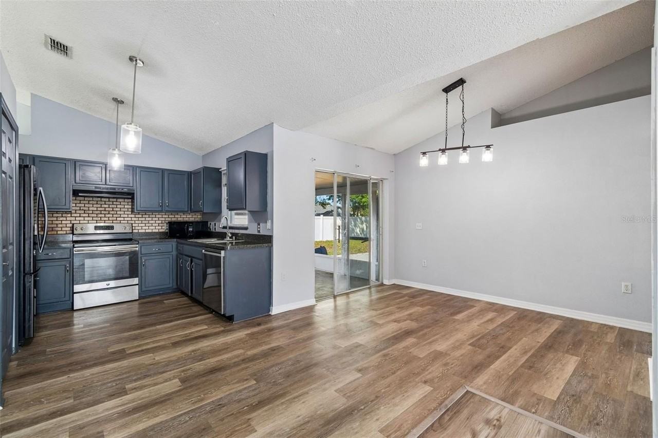 11067 Monarch St - Photo 6 of 31