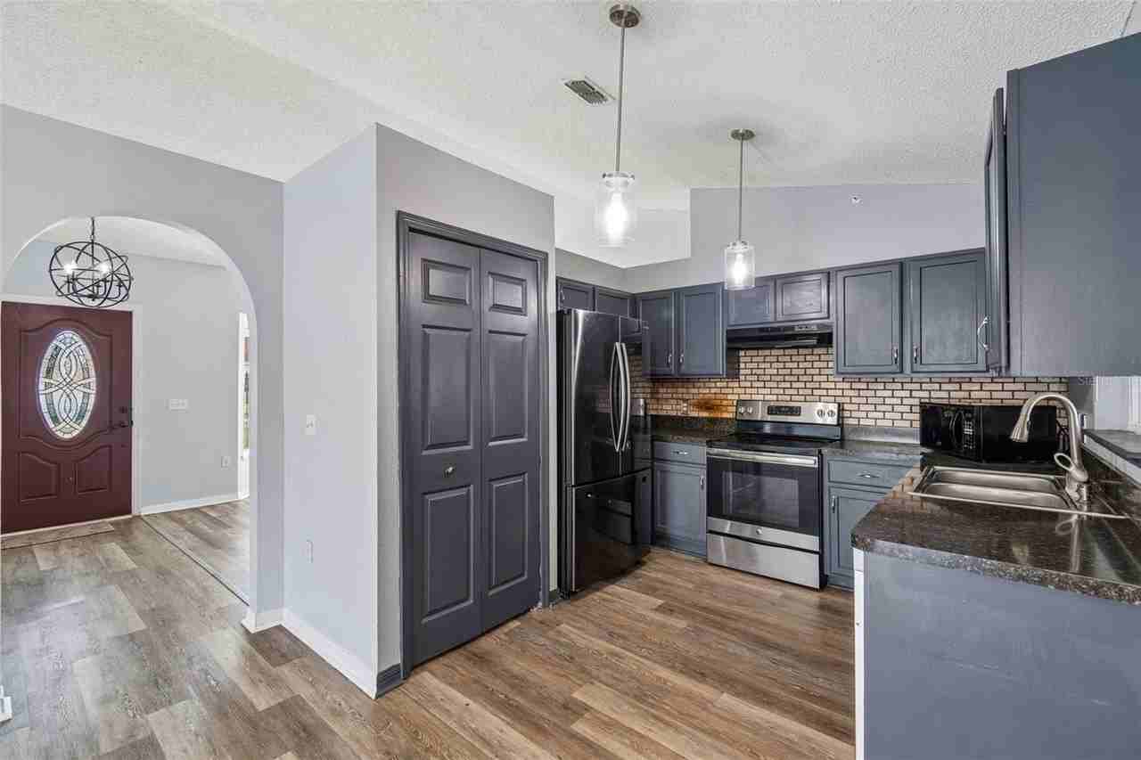 11067 Monarch St - Photo 7 of 31