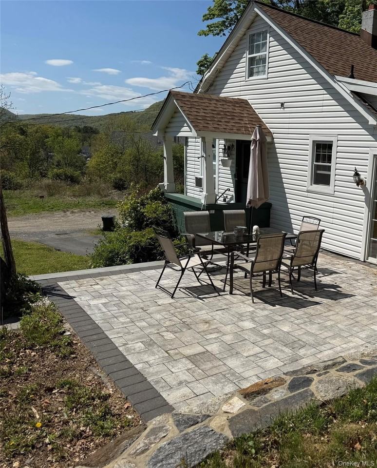 32 Cherry St - Photo 2 of 11