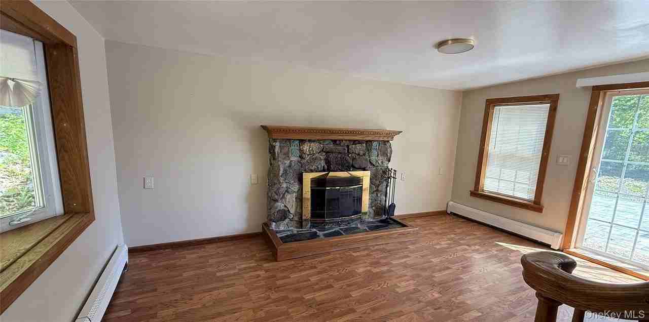 32 Cherry St - Photo 4 of 11