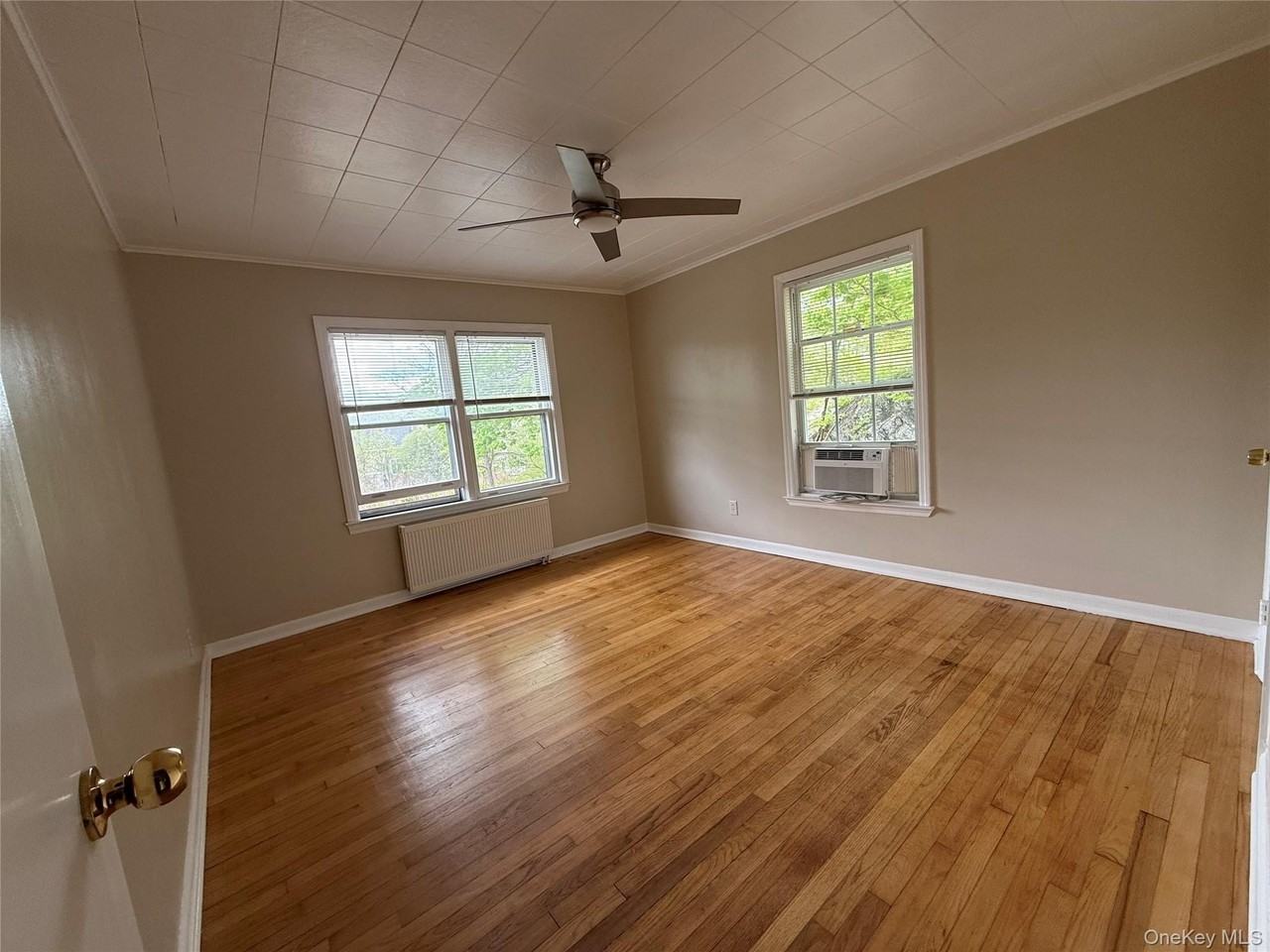 32 Cherry St - Photo 7 of 11