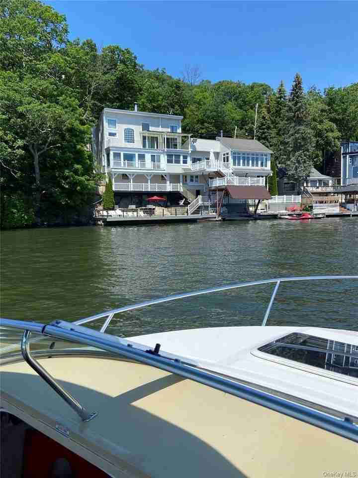 590 Jersey Ave - Photo 2 of 8