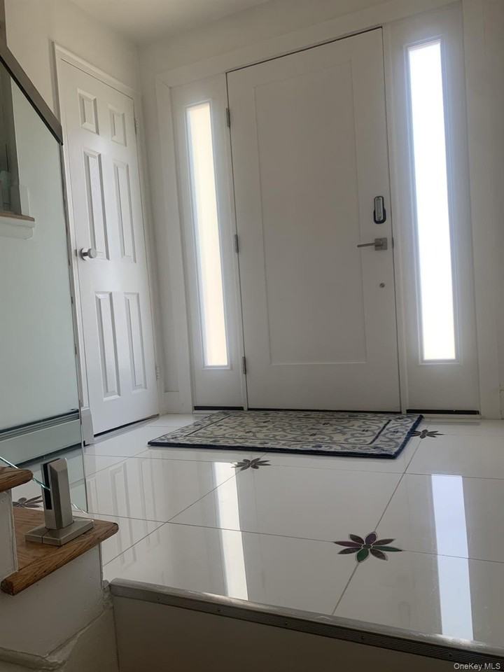 1110 William St - Photo 2 of 19