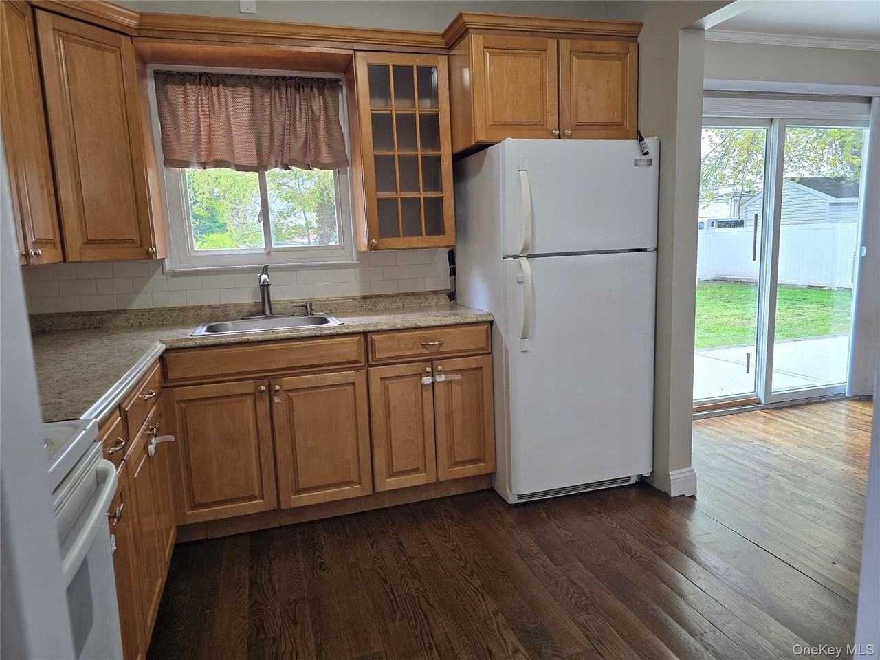 398 Harrison Ave - Photo 5 of 18