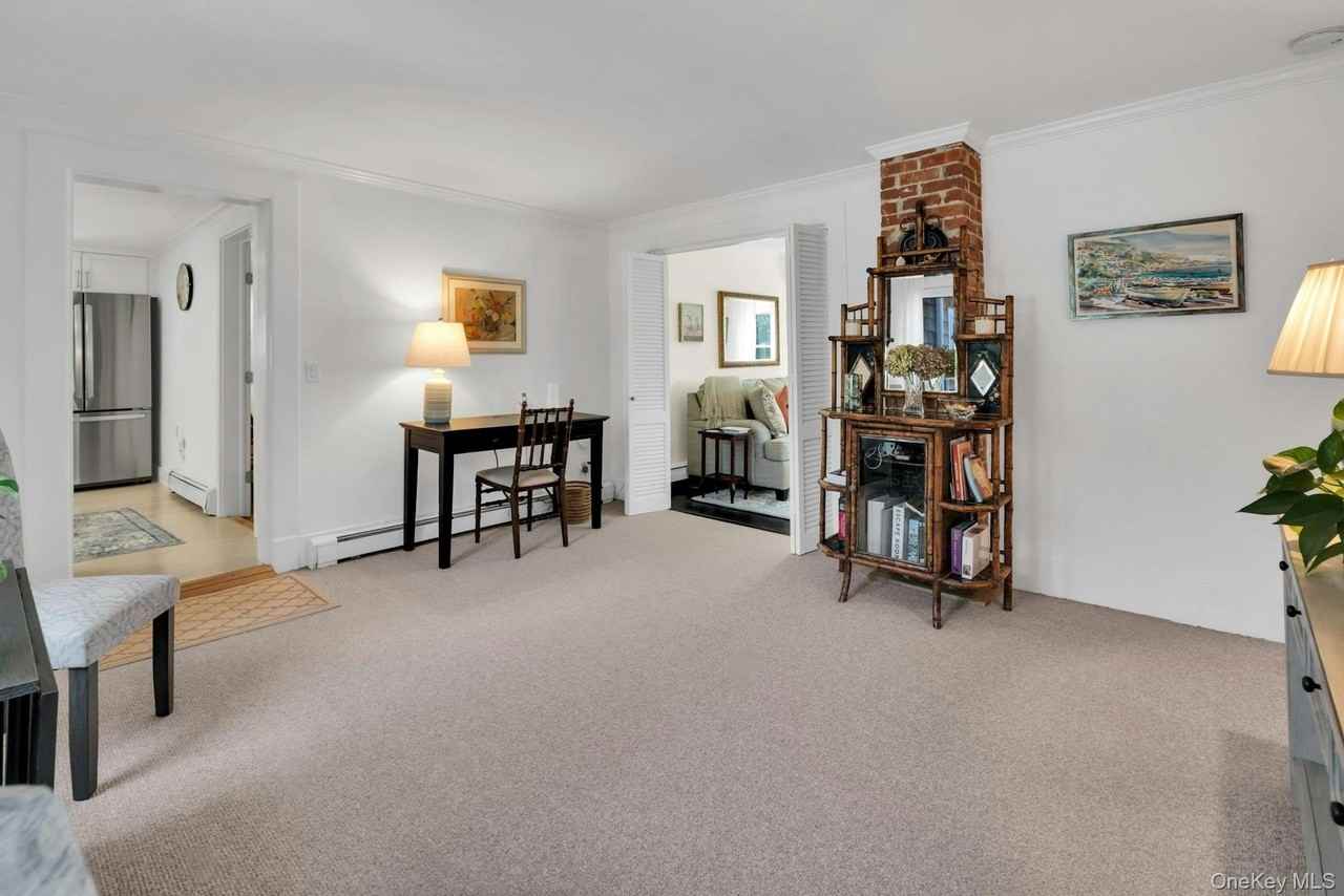 107 Sebonac Rd - Photo 7 of 26