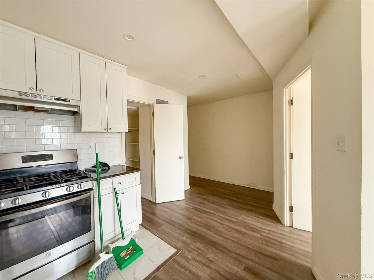 765 Shore Rd #L - Photo 4 of 9