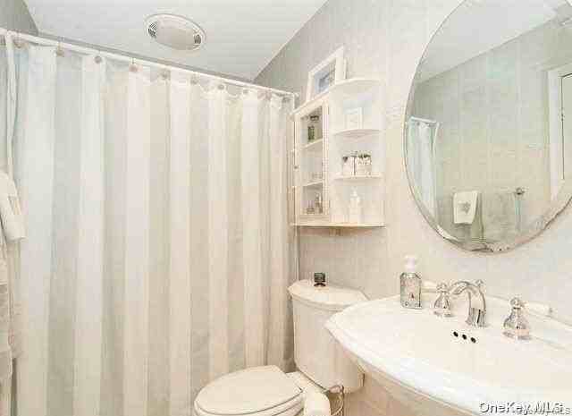 207 Jefferson Ave - Photo 6 of 24