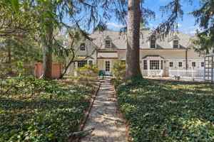 featured image of 87 Piping Rock Rd