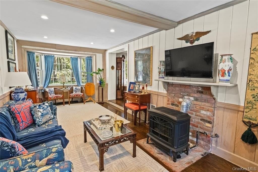 87 Piping Rock Rd - Photo 4 of 12