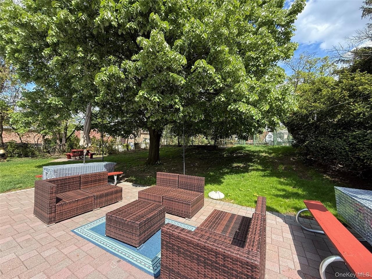 4727 Little Neck Pkwy #L4 - Photo 6 of 18
