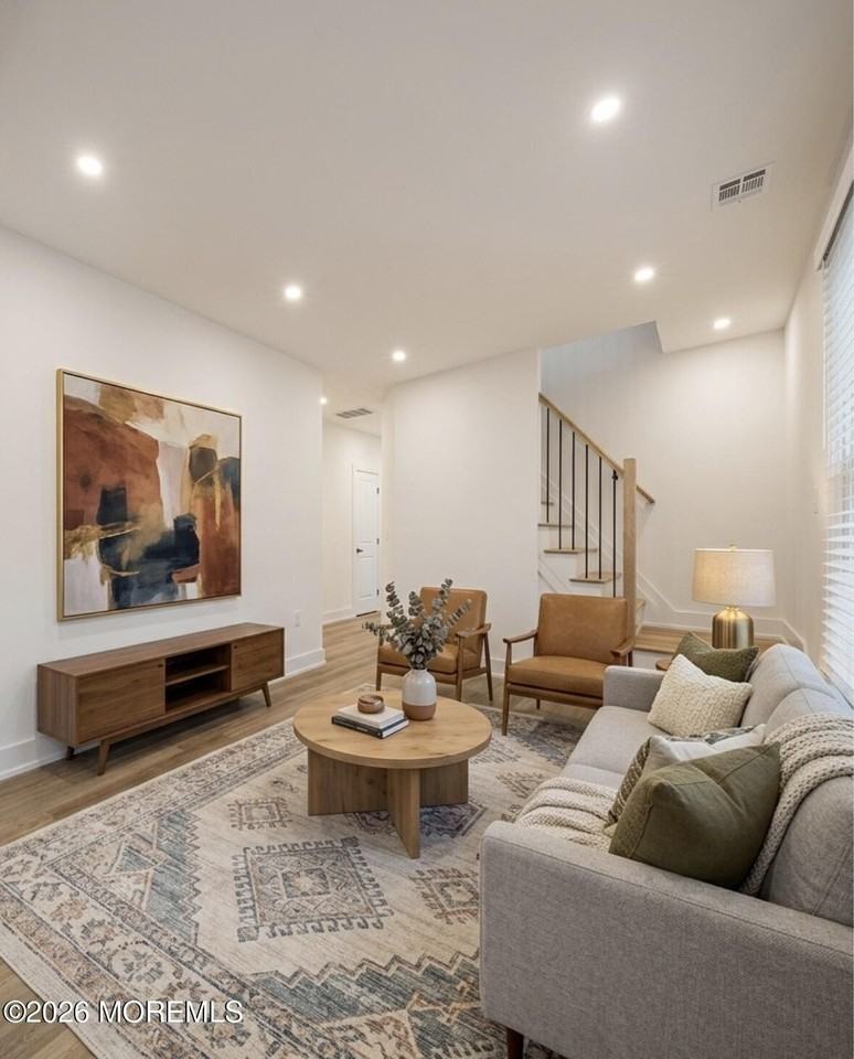 427 Hoyt St - Photo 5 of 50