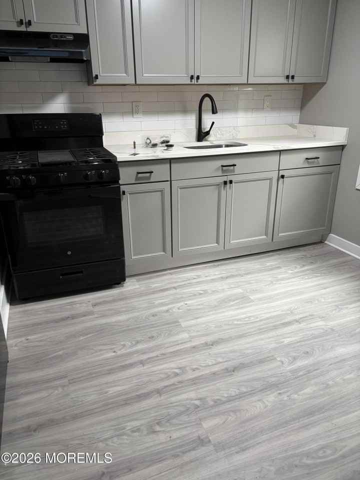 700 5th Ave #B - Photo 5 of 8