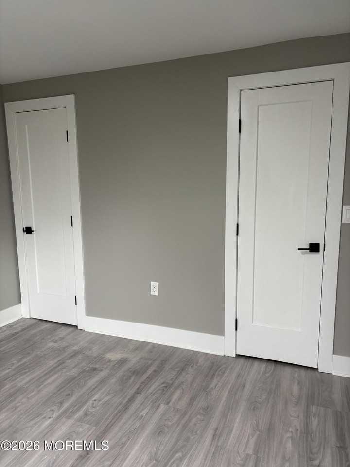700 5th Ave #B - Photo 6 of 8