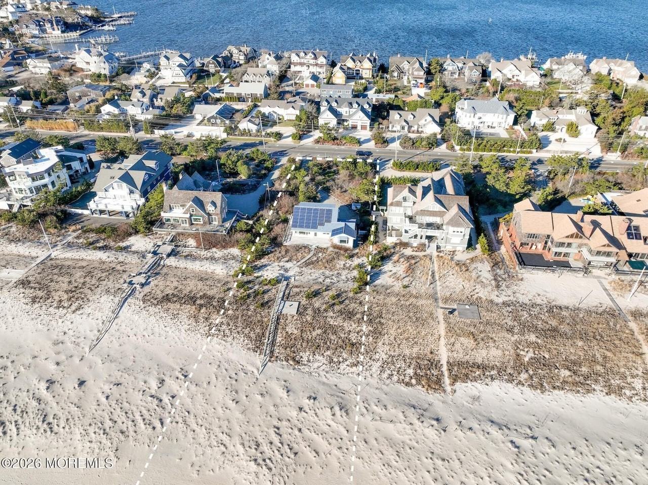 1521 Ocean Ave - Photo 4 of 34