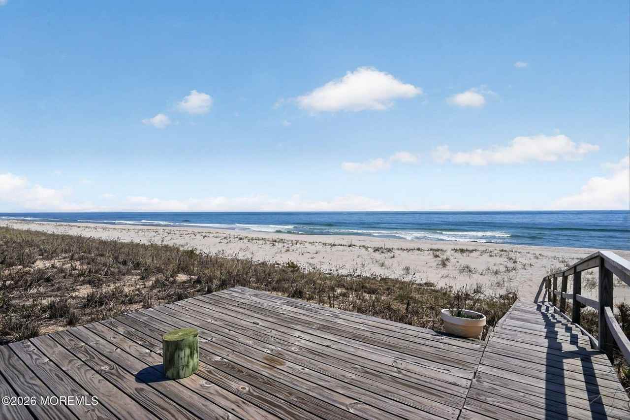 1521 Ocean Ave - Photo 5 of 34
