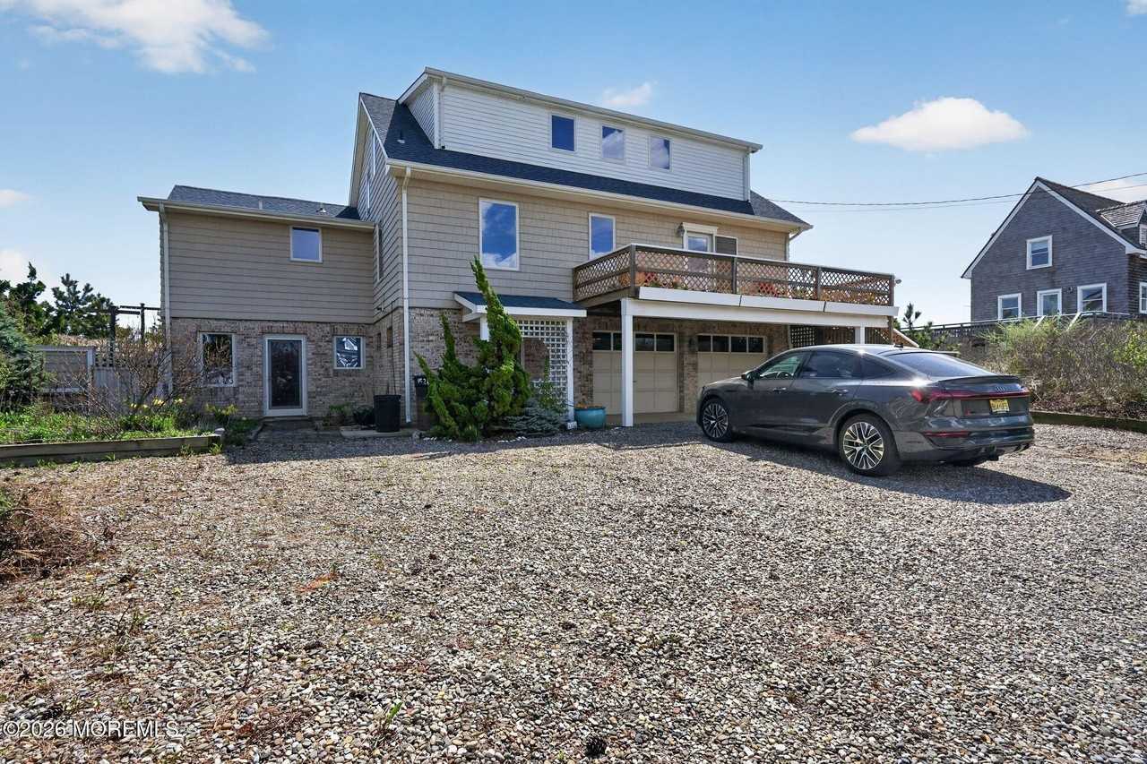 1521 Ocean Ave - Photo 6 of 34